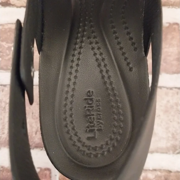 🆕️brand New With Tags 2023 Crocs brooklyn Low Wedge - Picture 7 of 10